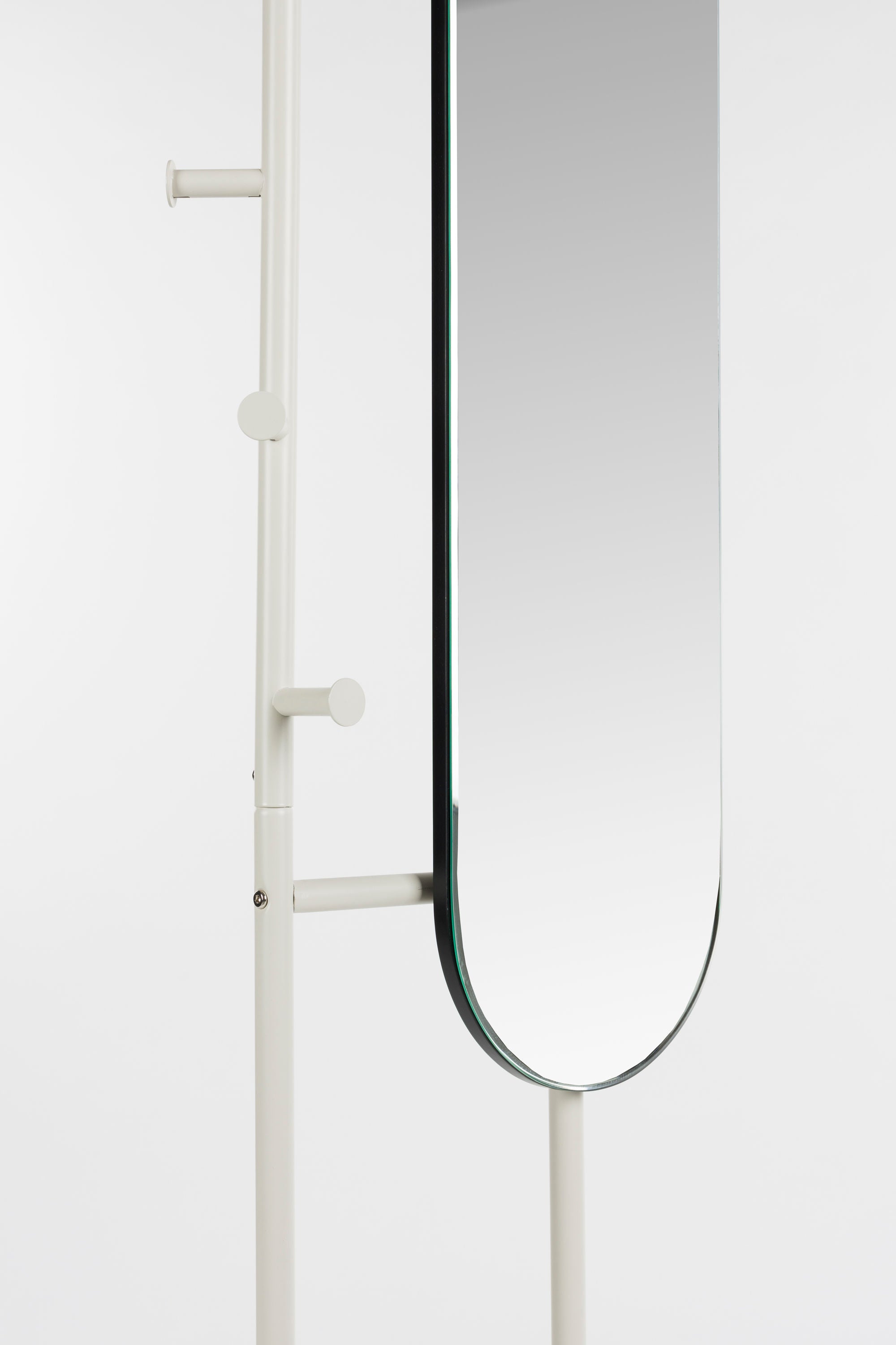 Zuiver Vero Beige Standing Mirror